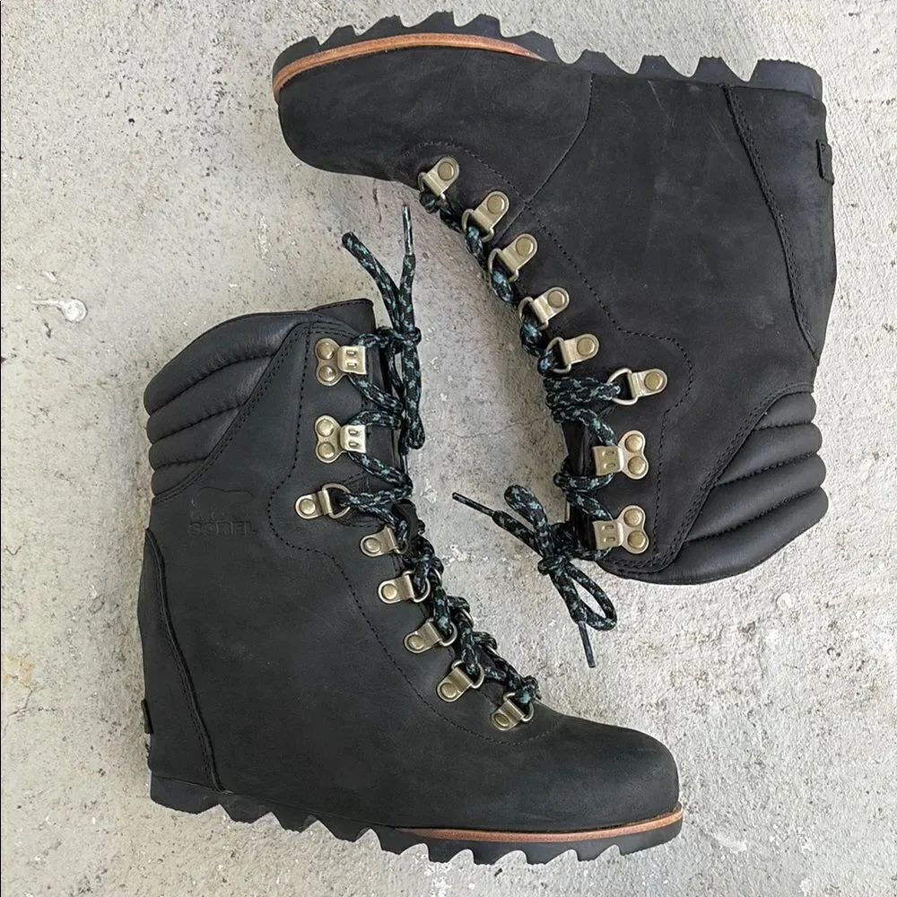 Sorel Conquest wedge boots